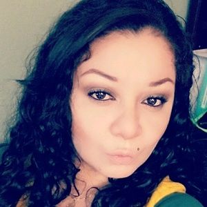 Meet your Posher, Cynthia